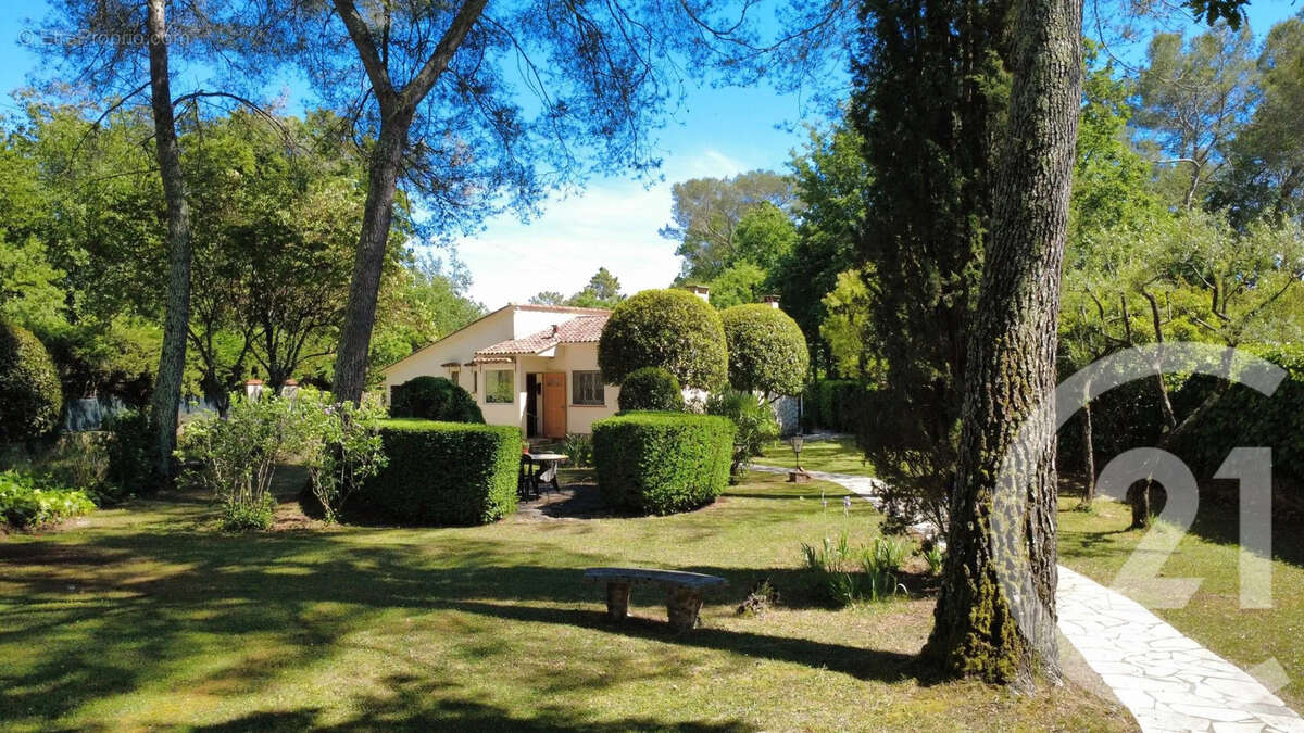 Maison à ROQUEFORT-LES-PINS