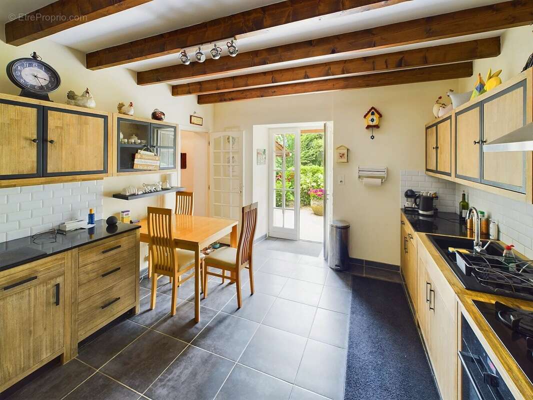 Petite maison en pierre situé dans un hameau - photo 4