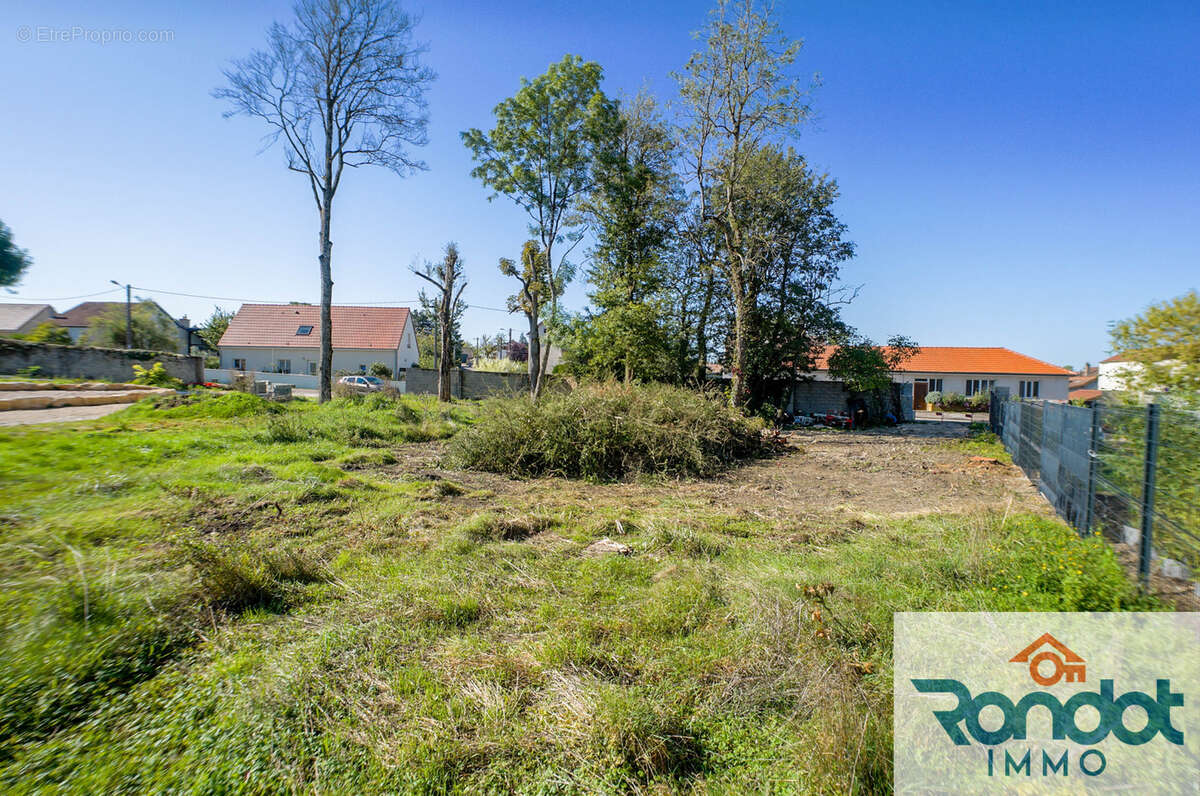 Terrain à MARCILLY-SUR-TILLE