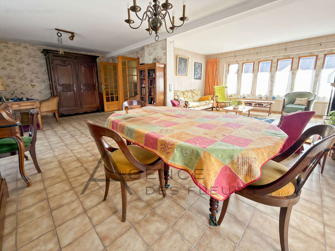 Maison 141 m² à Saint-Aubin-Les-Elbeuf  - photo 6