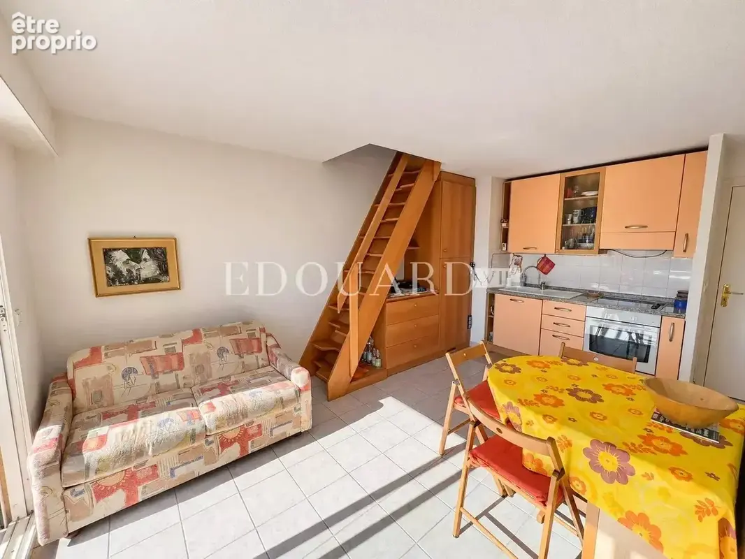 En exclusivité deux pièces en dernier étage avec spacieuse terrasse, cave et parking, à quelques pas des plages - photo 8
