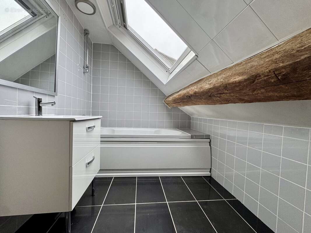 Appartement à LA CHAPELLE-EN-SERVAL