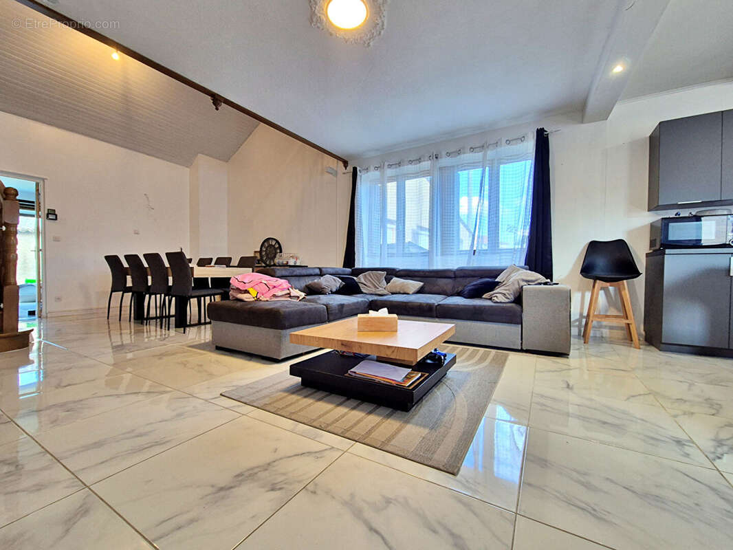 Maison à PAGNY-SUR-MEUSE