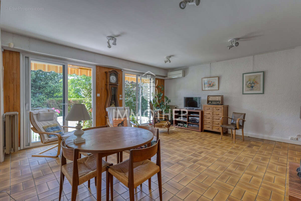 Maison à MEYLAN