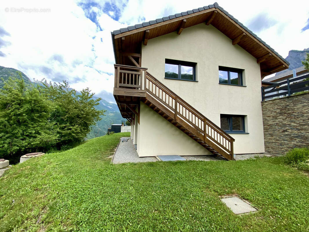 Maison à SAINT-MARTIN-DE-LA-PORTE