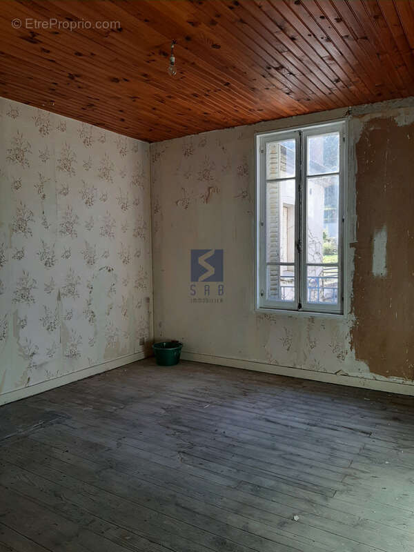 Appartement à SAINT-SAUVEUR-DE-MONTAGUT