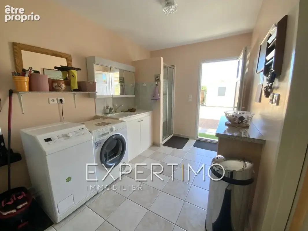 Maison indépendante de plain-pied, T5 de 98 m2, trois chambres, véranda, piscine. Proche commerces et plages - photo 15