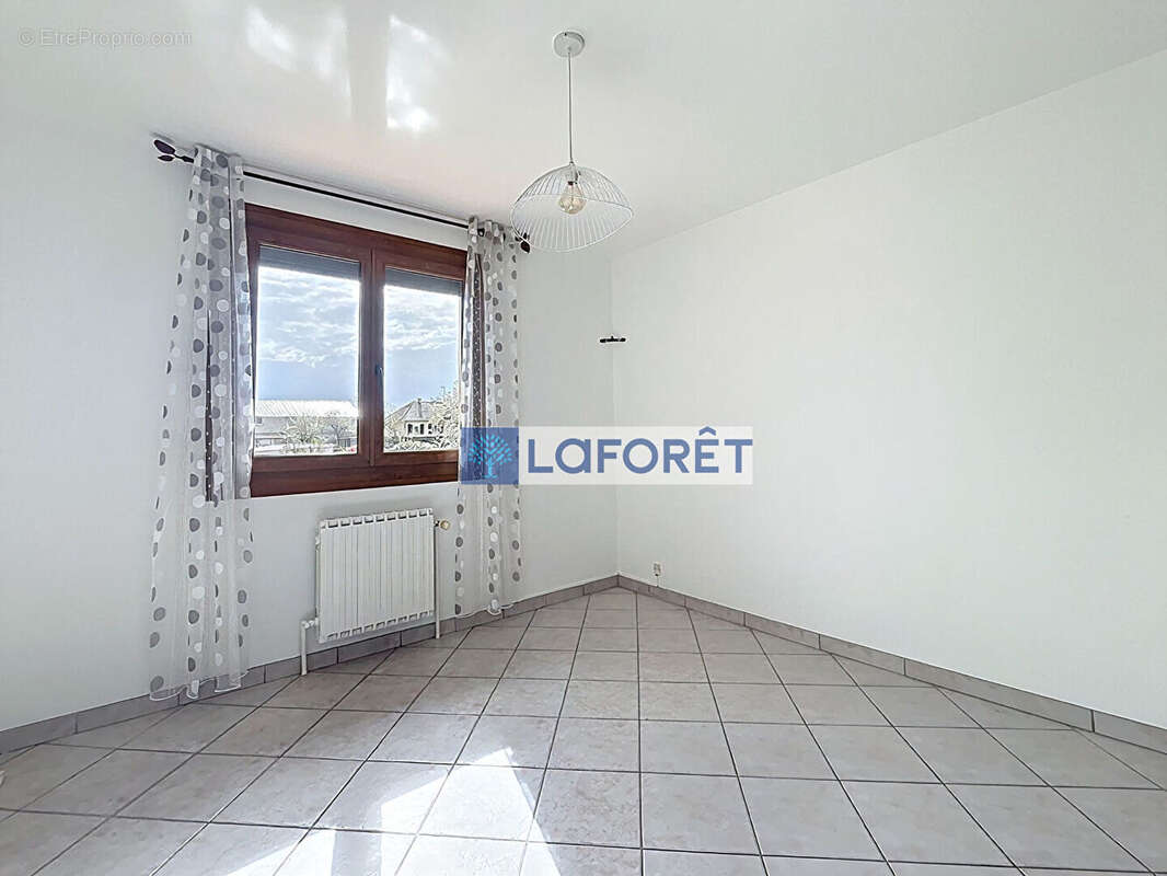 Maison à SAPIGNICOURT