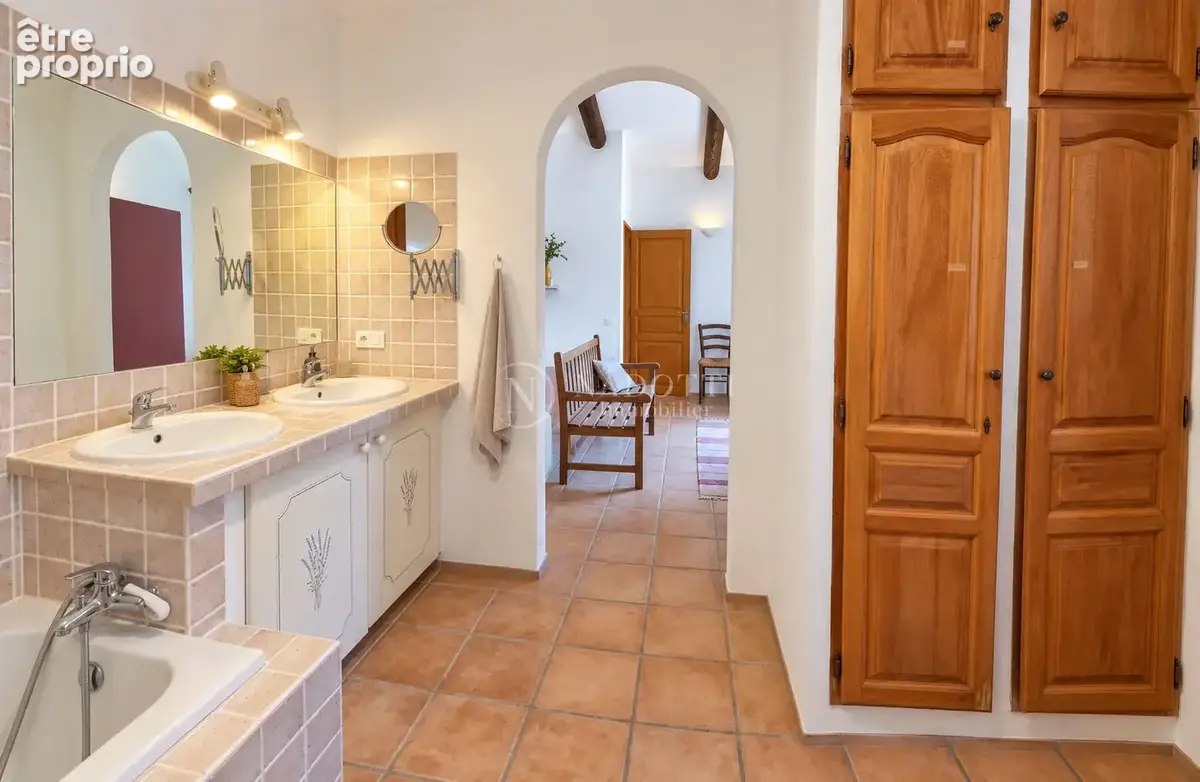 Lourmarin Villa 135m2 sur 5045 m2 terrain avec piscine - photo 9