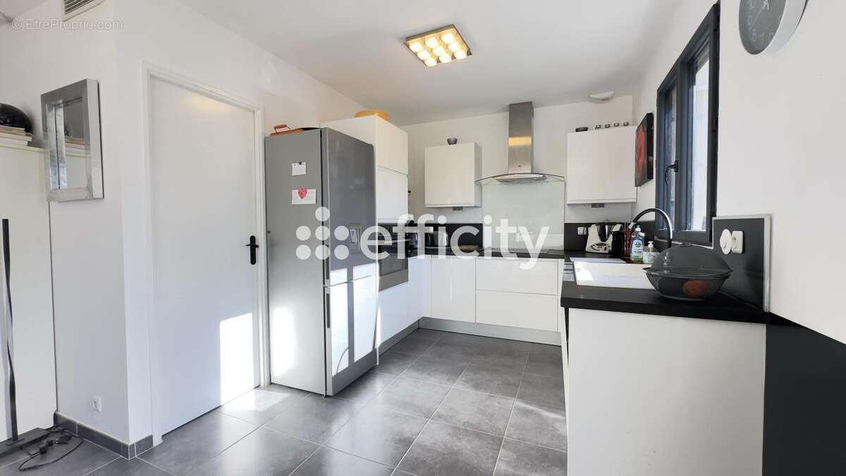 Maison à JONQUIERES-SAINT-VINCENT