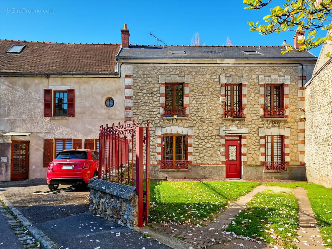 Maison à BOURAY-SUR-JUINE