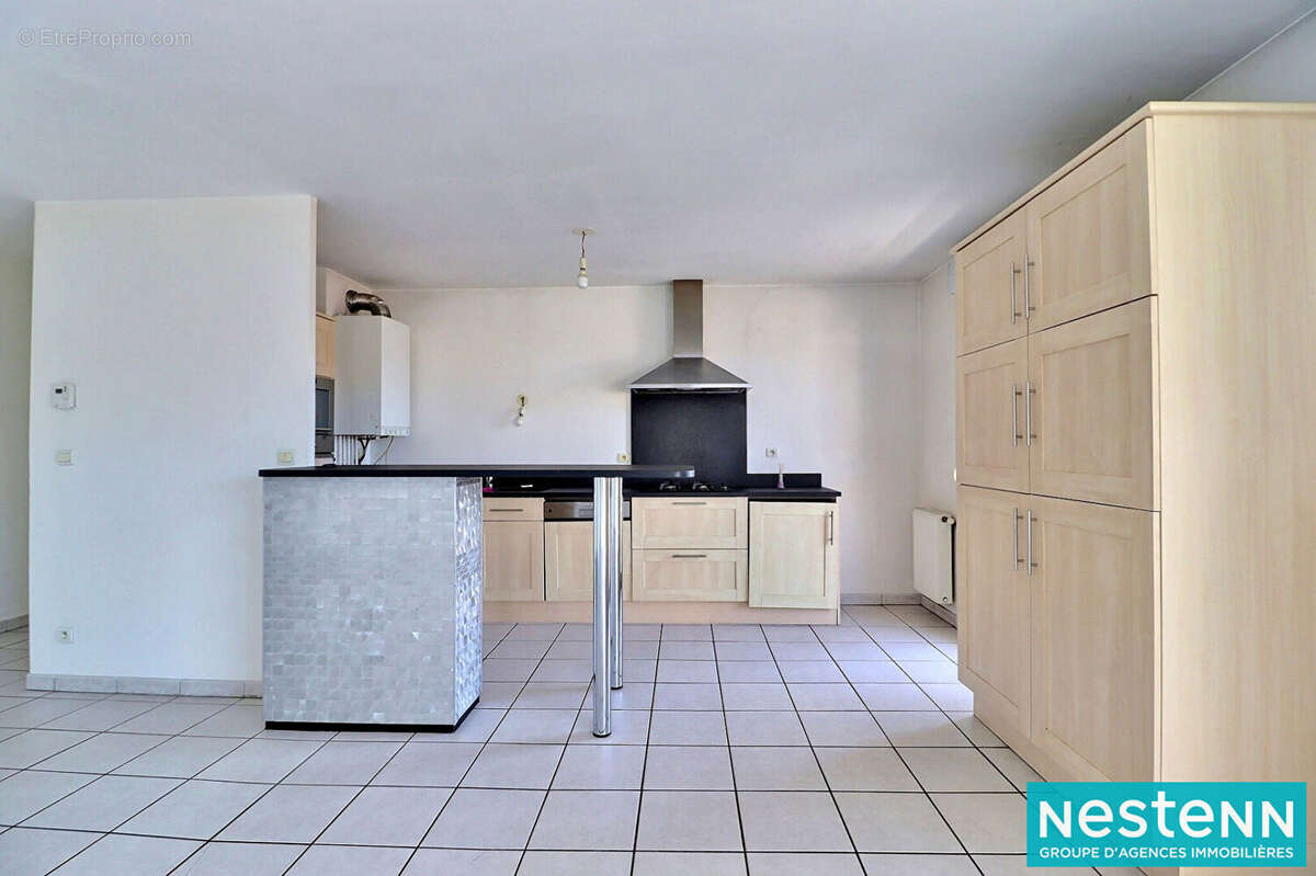 Appartement Villeurbanne T4 90 m2 GRATTE CIEL - Garage DOUBLE en sus, balcon et cave - photo 4