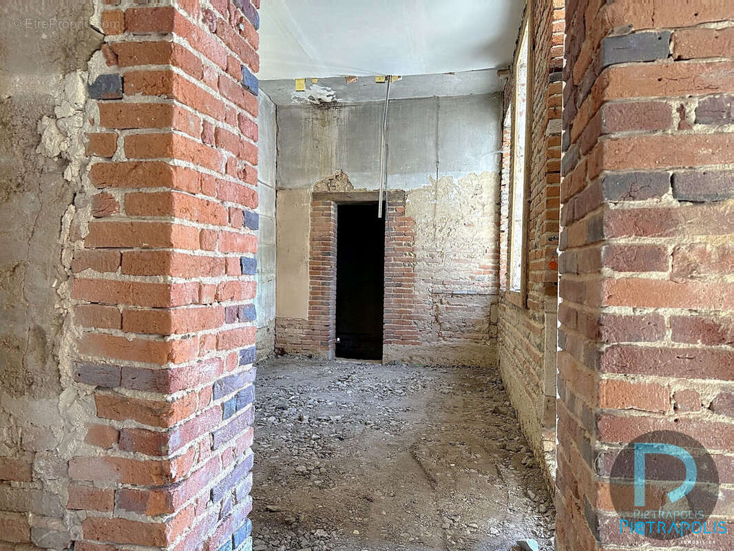 Maison 180 m² à Sulignat  - photo 6