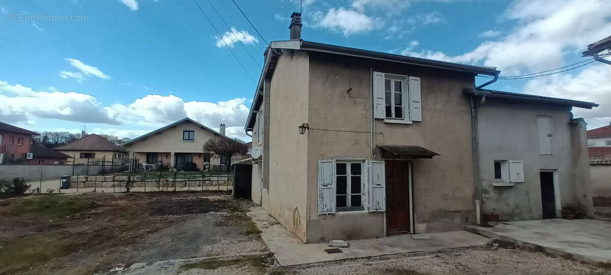 Maison à CHAVANOZ