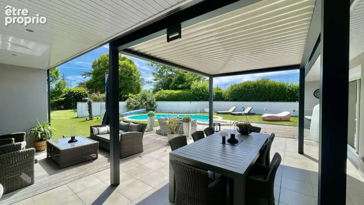 Superbe Villa familiale avec piscine, jardin paysagé et terrain de pétanque / visite virtuelle. - photo 3