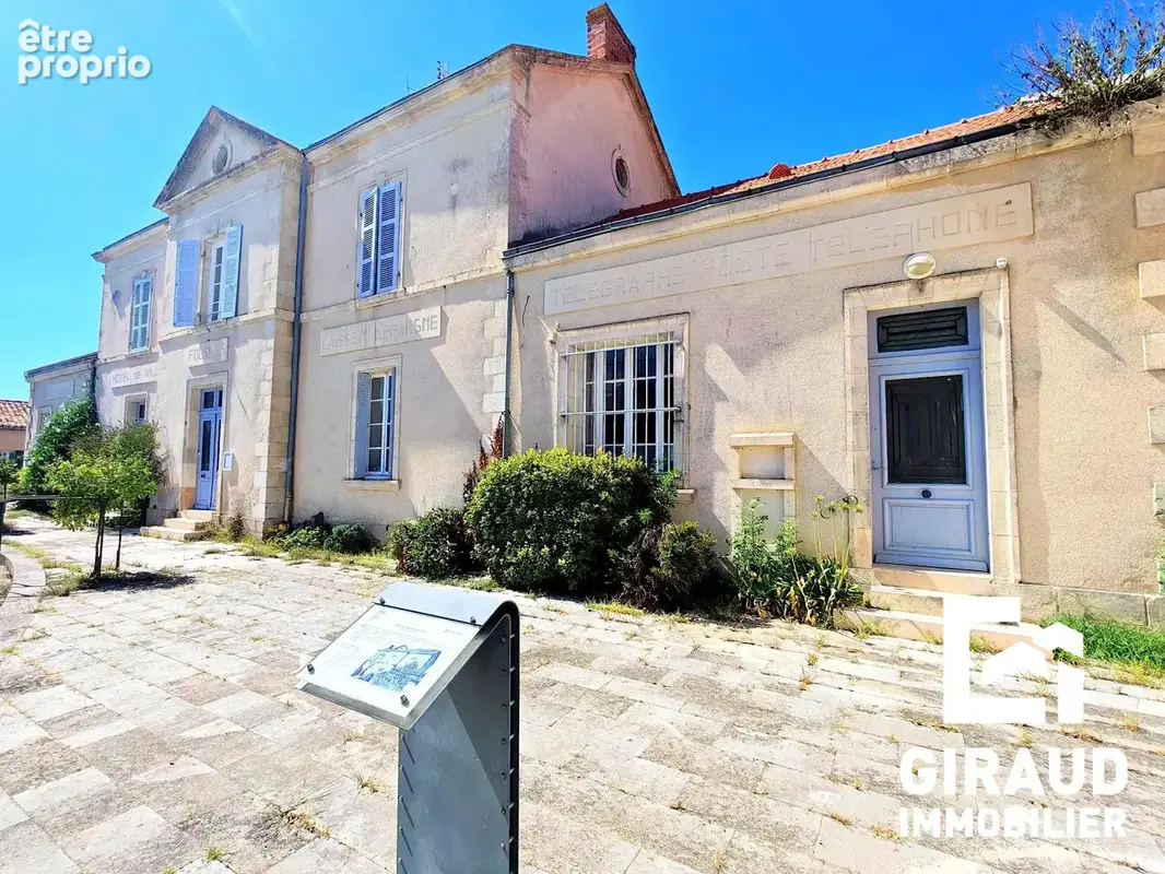 Maison 10 pièces 290 m² à vendre à Foussais-Payre (85240) - photo 2