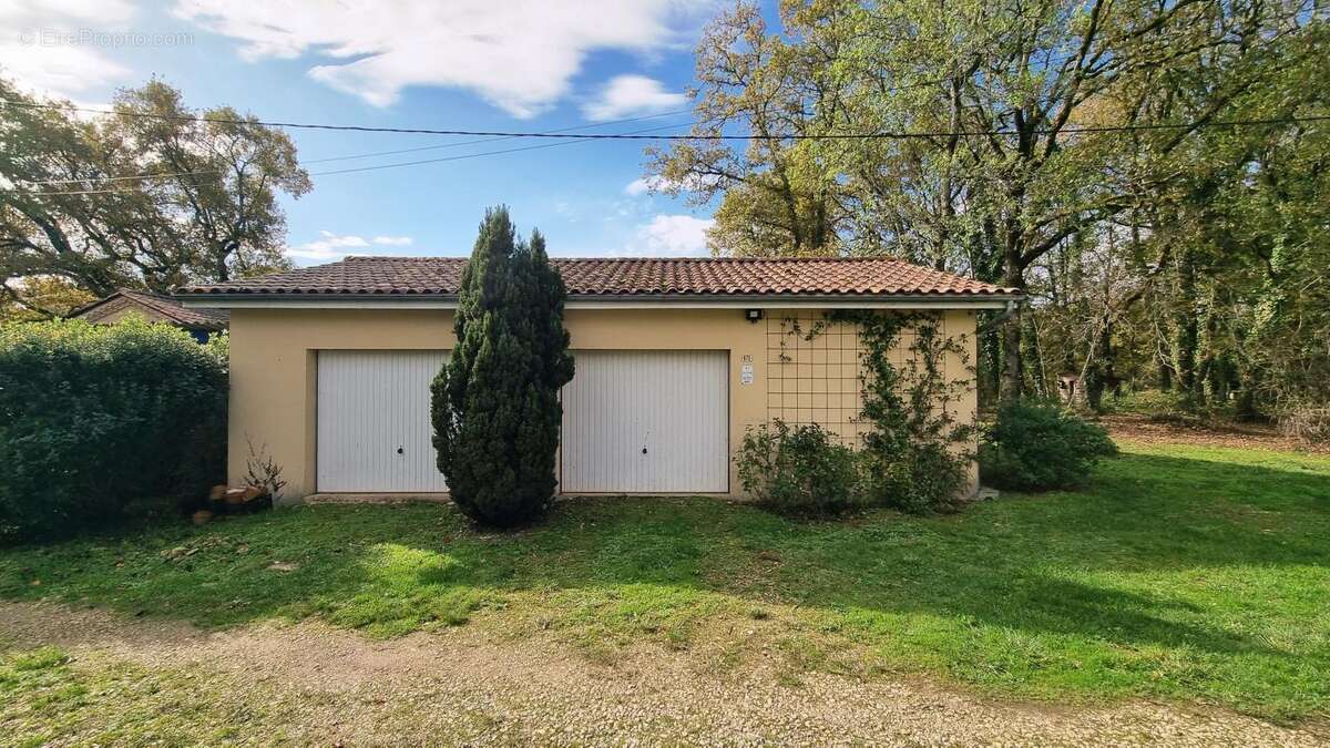 Maison à SAINT-FELIX-DE-VILLADEIX