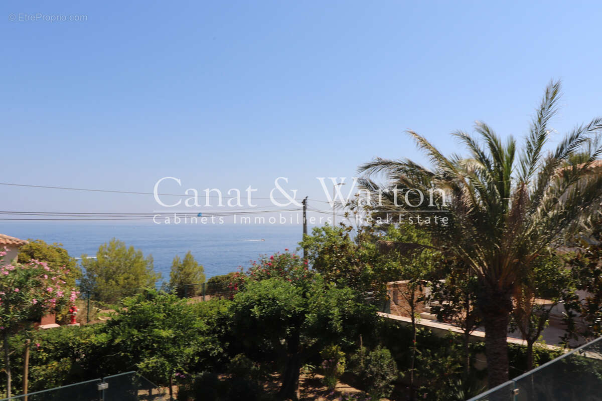 Proche du centre: villa neuve à cavalaire avec vue mer - photo 2