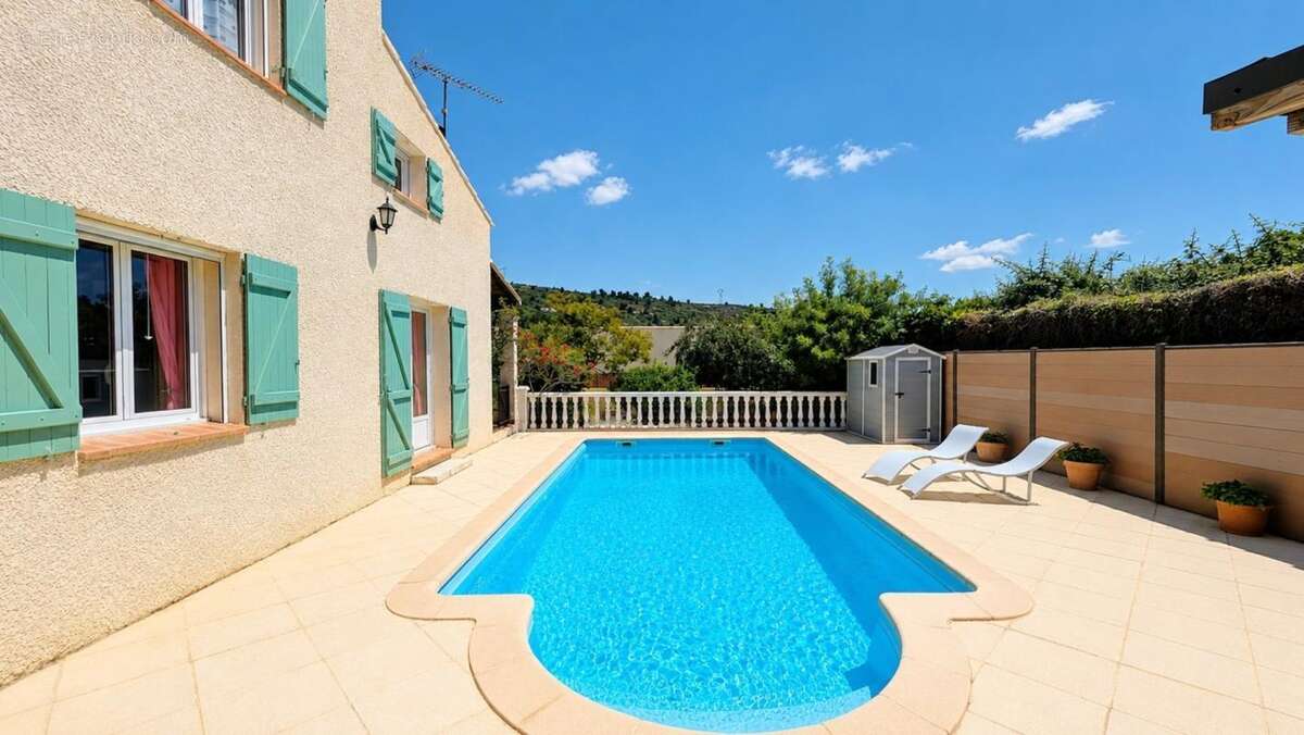 EYGUIÈRES (13)  Belle maison familiale de 165 m² avec piscine, 5 chambres, proche du centre village - photo 3