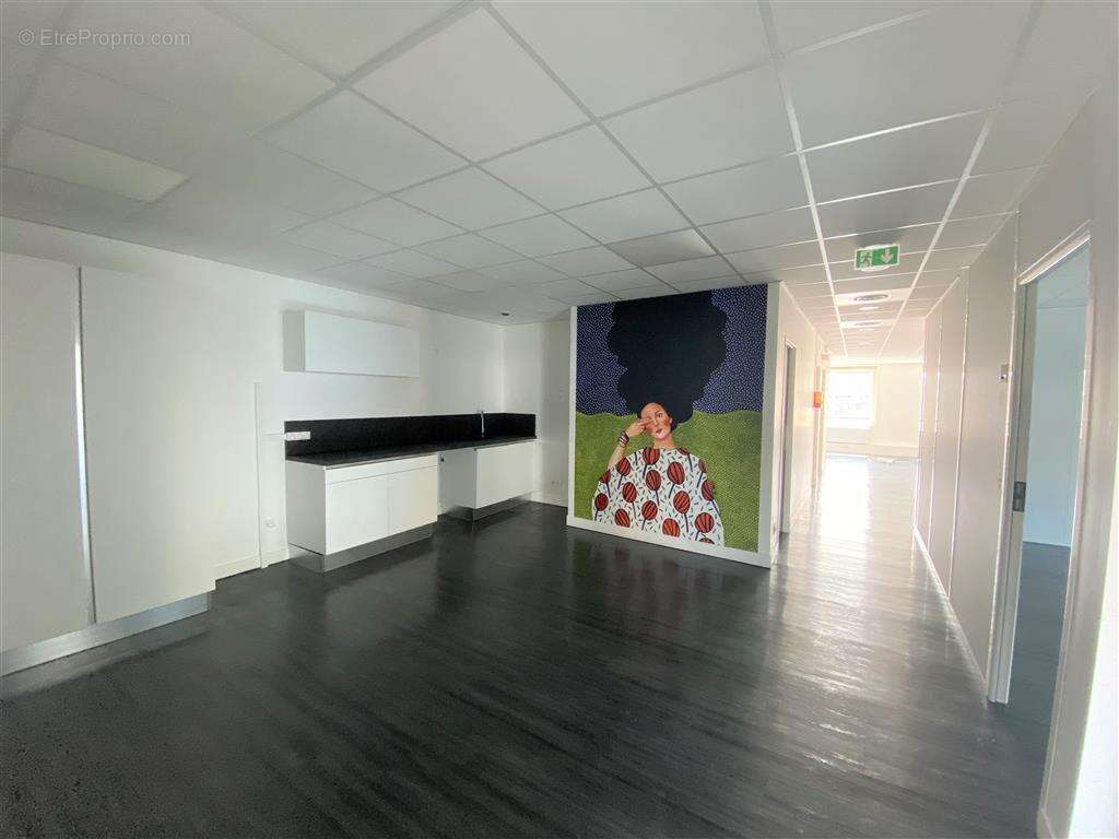 Commerce à SURESNES