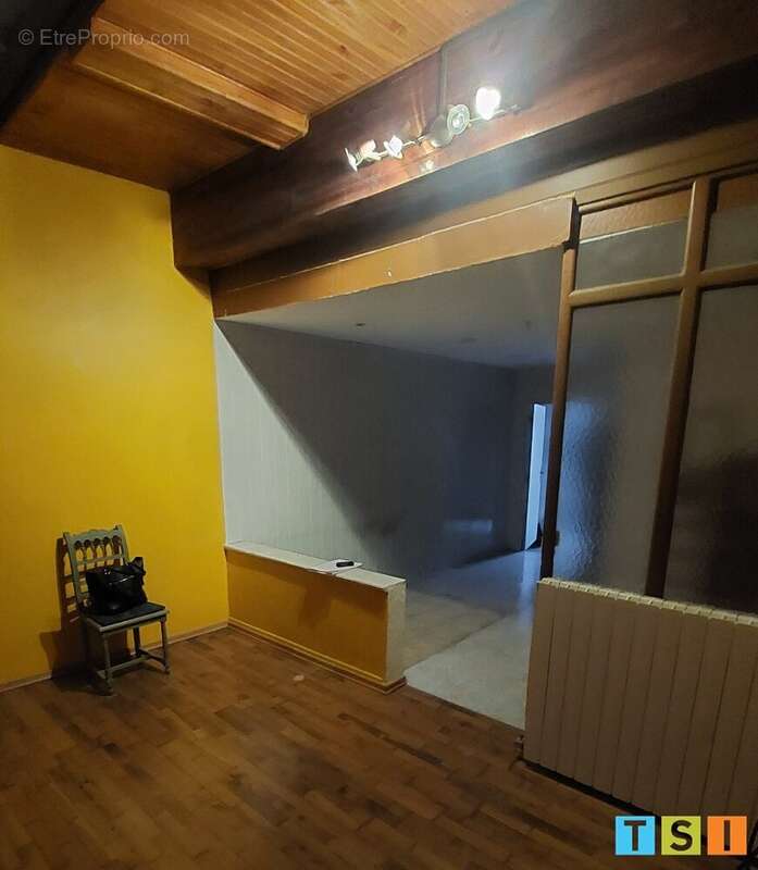Immeuble sur 2 niveaux avec 2 entrées, 2 appartements à creer centre village - photo 13