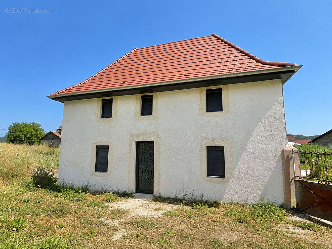 Maison de 90 m² à SAINT-CHEF (intérieur à rénover) - photo 2