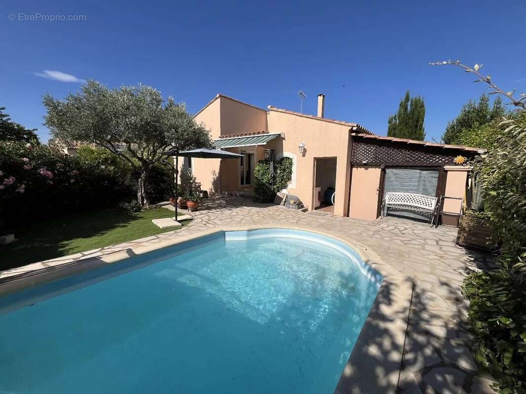 Centre, villa plain pied 3 chambres et bureau, piscine,  garage et atelier - photo 2