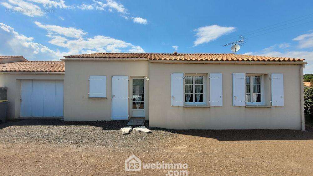 Située au calme à 1500m de Longeville sur Mer - Maison à LE BERNARD