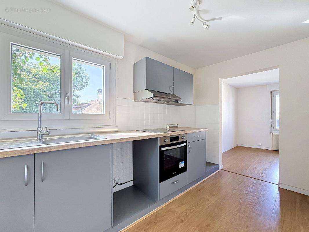 Appartement à BONNE