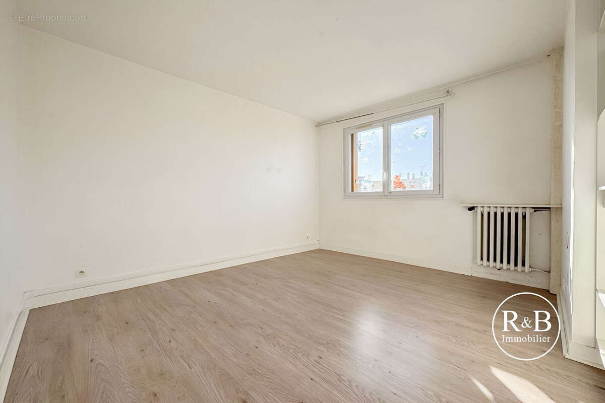 Appartement à LES CLAYES-SOUS-BOIS