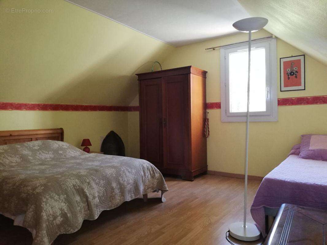 Maison à LA CELLE-LES-BORDES