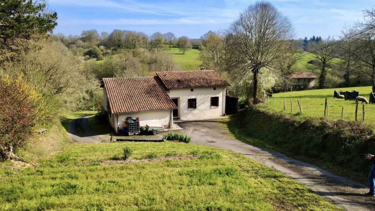 Maison à CONFOLENS