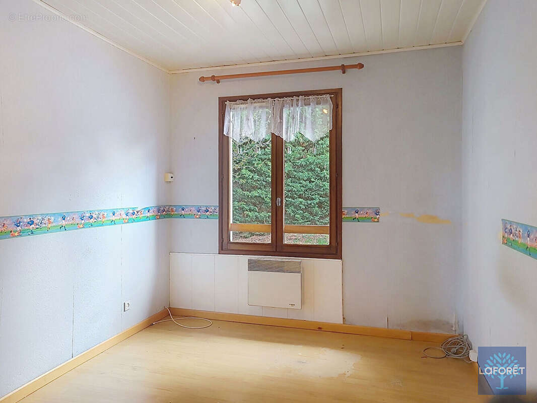 Maison T5 à fort potentiel avec jardin & panneaux solaires de 116m³ - photo 8