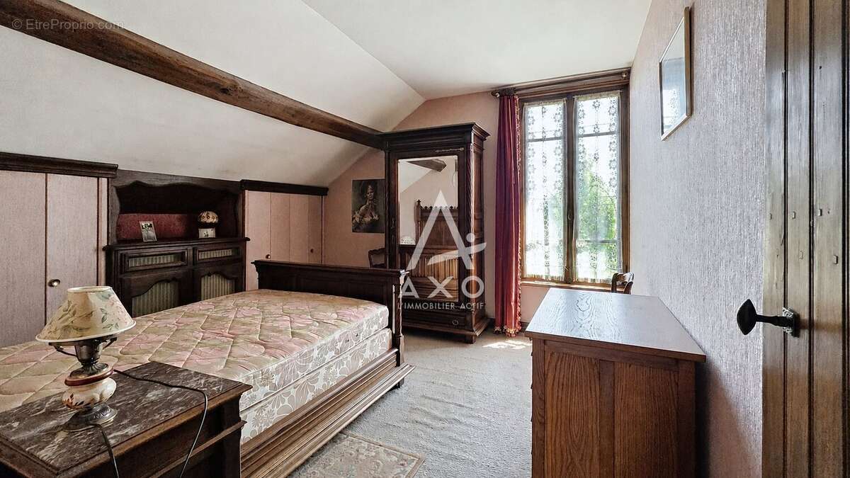 A Vendre à AMILLY  Maison de charme avec séjour cathédrale et dépendance de plus de 70 m² - photo 10