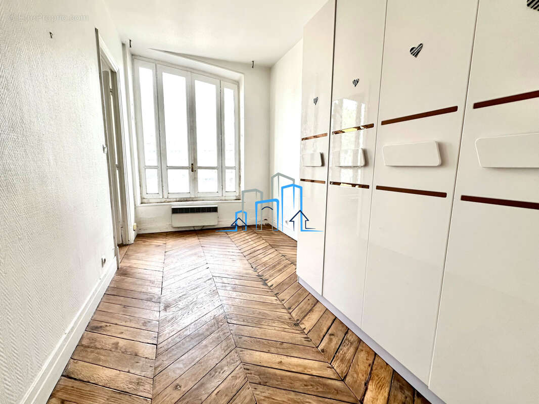 Appartement à PARIS-10E