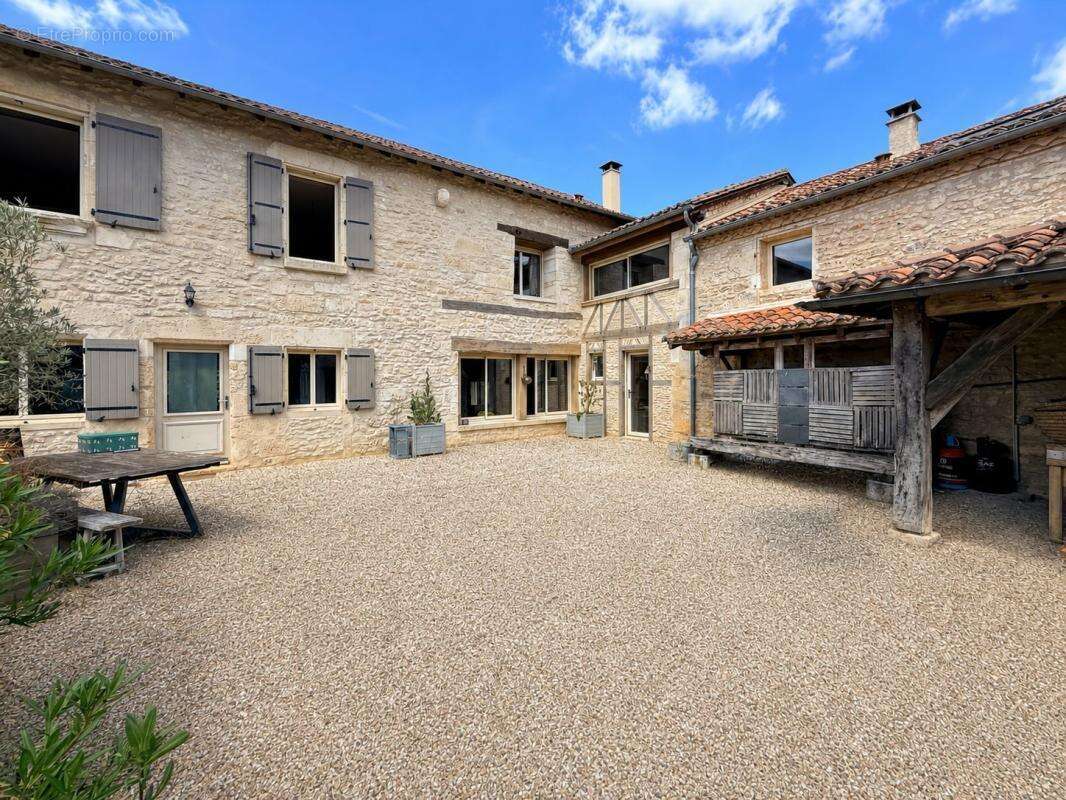 Maison à SAVIGNAC-LES-EGLISES