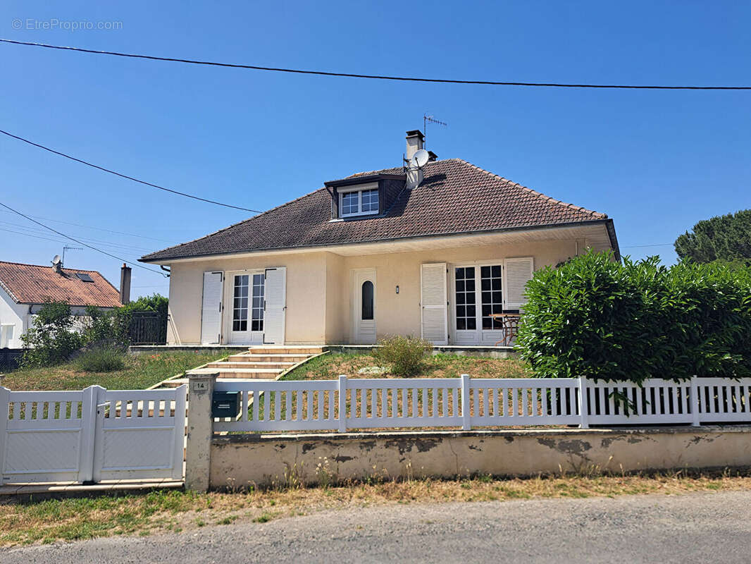 Maison à BONNEUIL-MATOURS