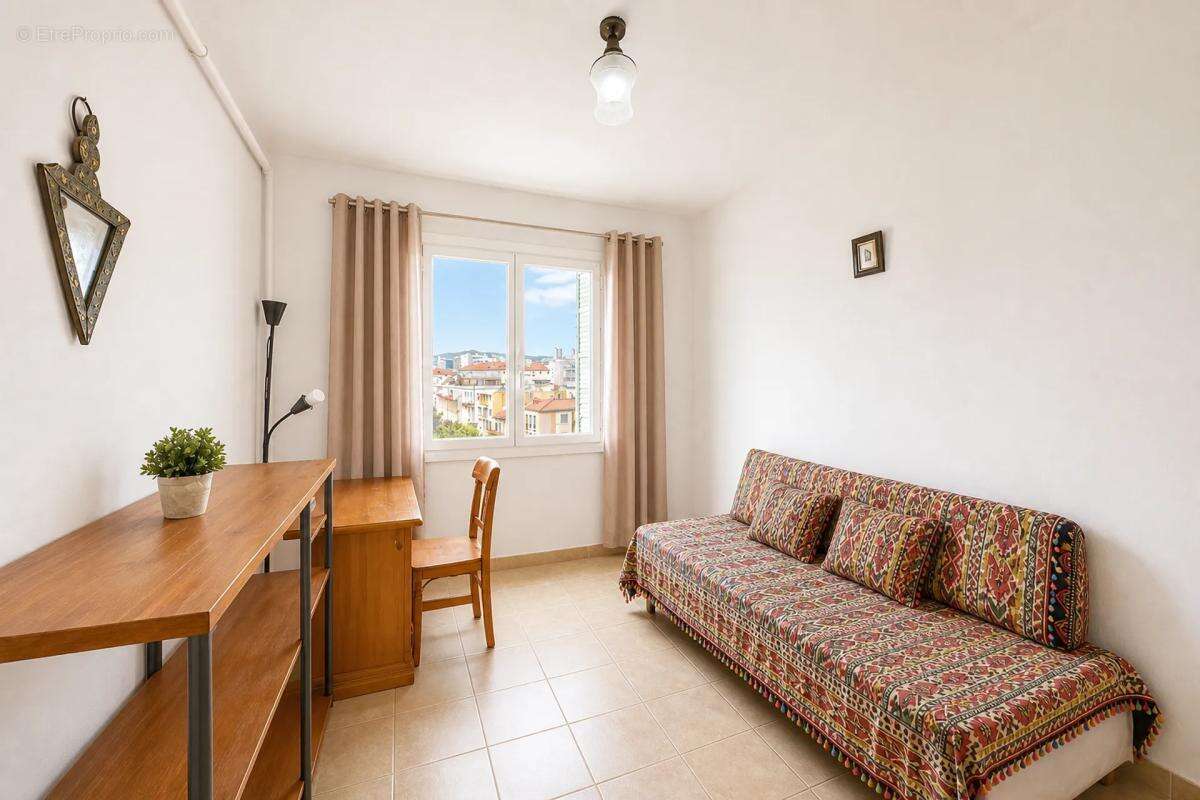 Appartement à MARSEILLE-4E