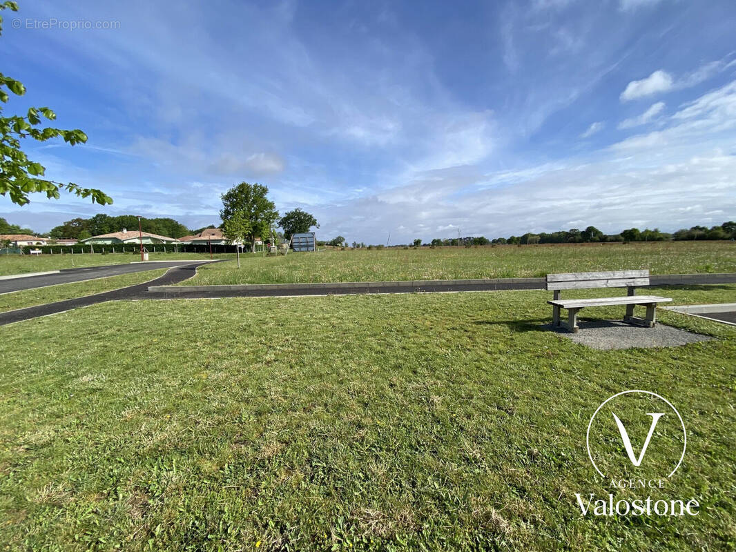 Terrain à MIRAMONT-SENSACQ