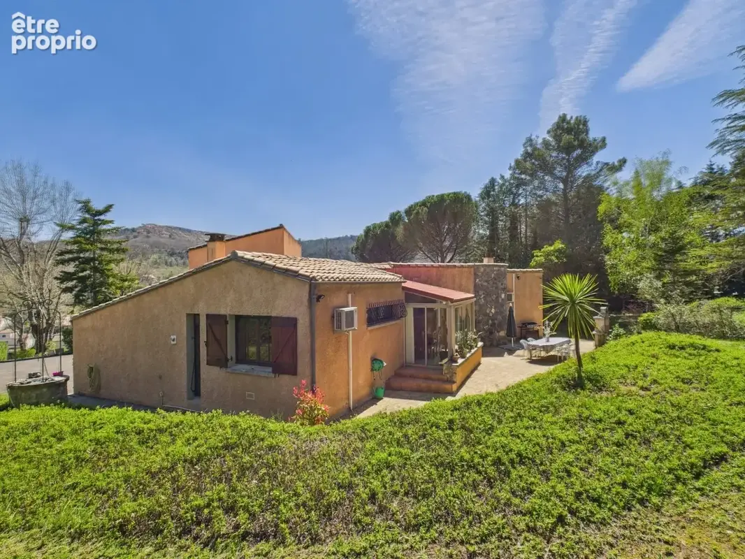 Belle Propriété Indépendante de 5 Chambres Avec Piscine, Vues et Garage - photo 17