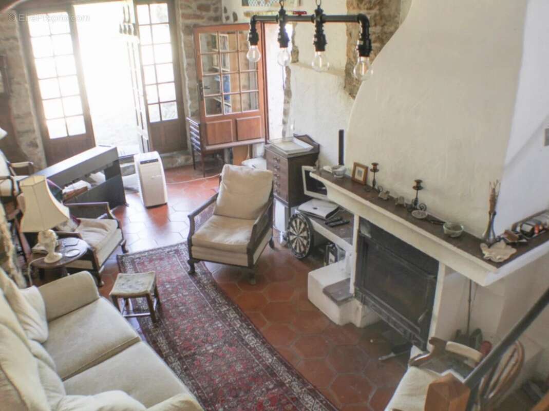 Maison à ENTRECASTEAUX