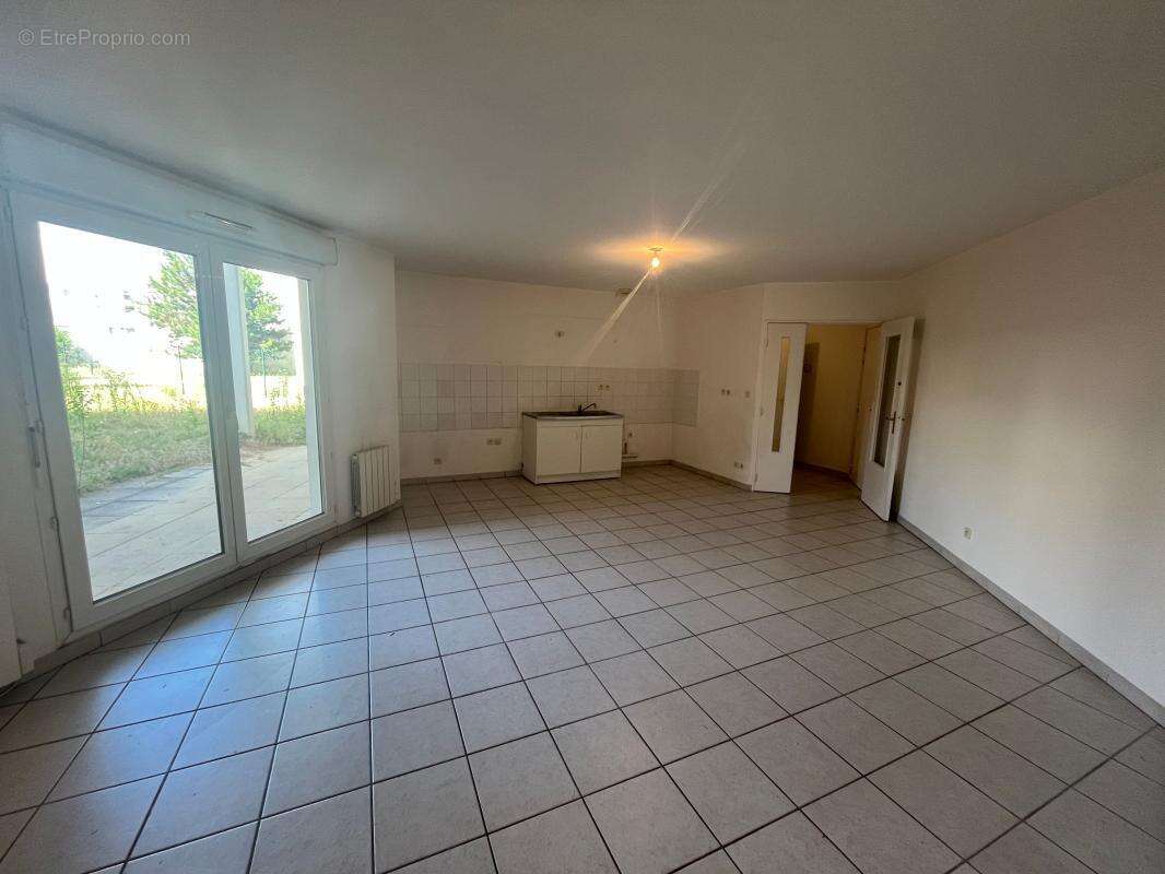 Appartement T4 de 86 m² en rez-de-jardin – Centre de Pont-de-Chéruy - photo 5