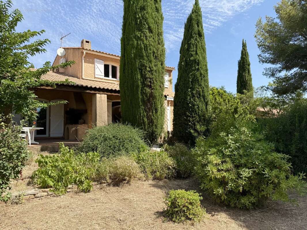 Maison à CEYRESTE