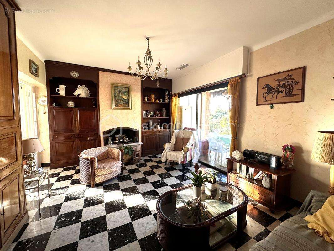 Maison à SAINT-LAURENT-DU-VAR