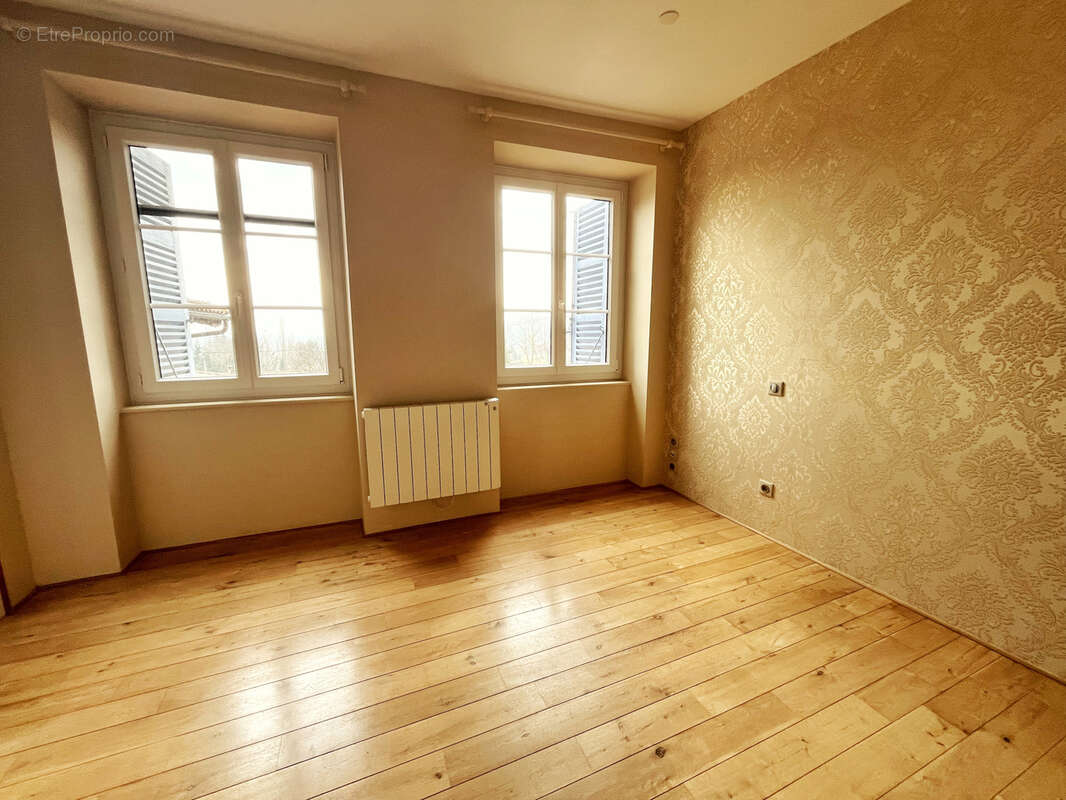 Appartement à PONTCHARRA-SUR-TURDINE