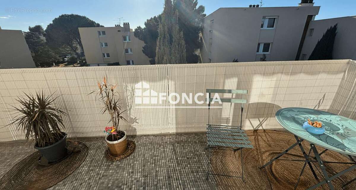 Appartement à VILLENEUVE-LES-AVIGNON