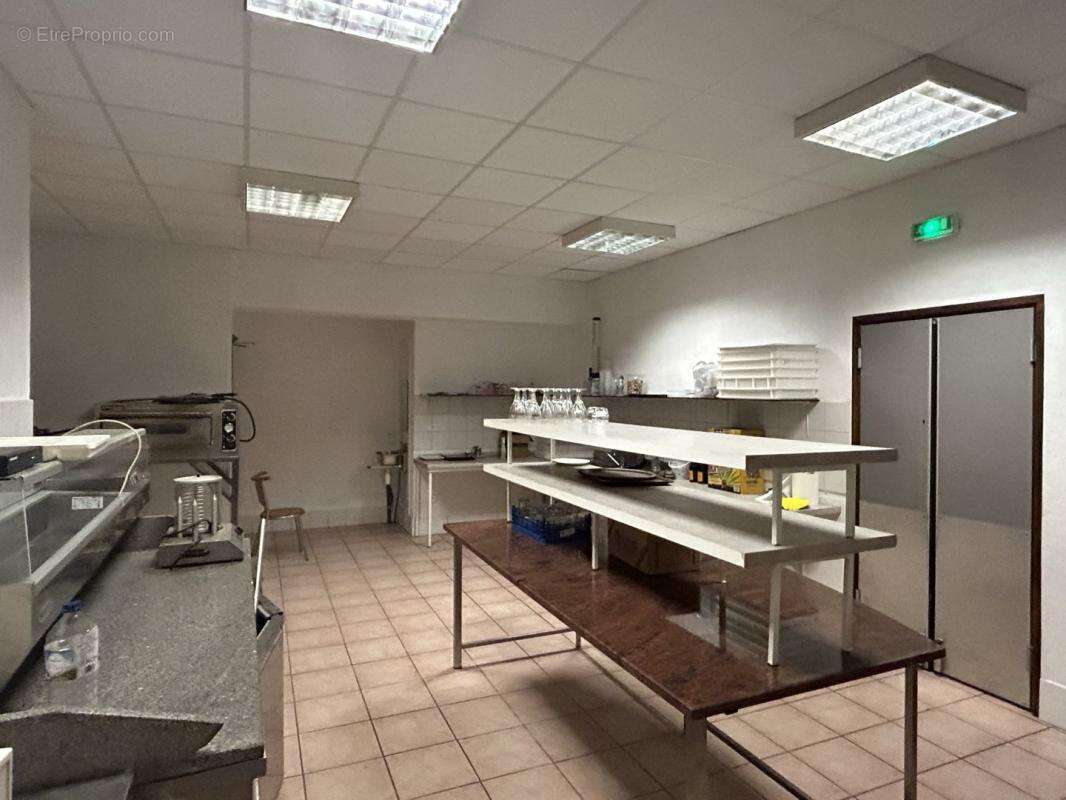 Commerce à L'AIGUILLON