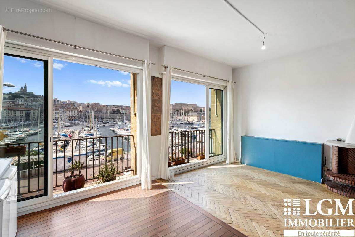 Marseille Vieux-Port – Appartement T3 traversant avec vue panoramique exceptionnelle - photo 5