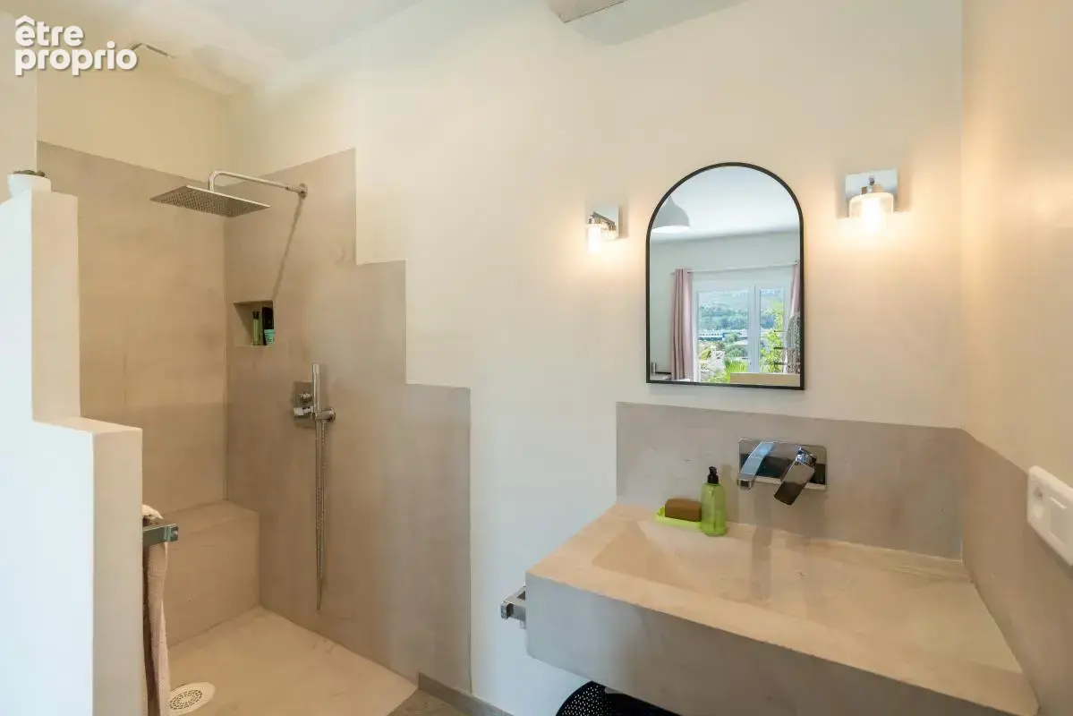 Villa d'exception - piscine - pool house - vue dominante - photo 13