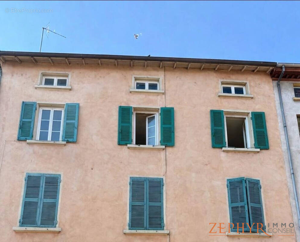 Appartement à L'ARBRESLE
